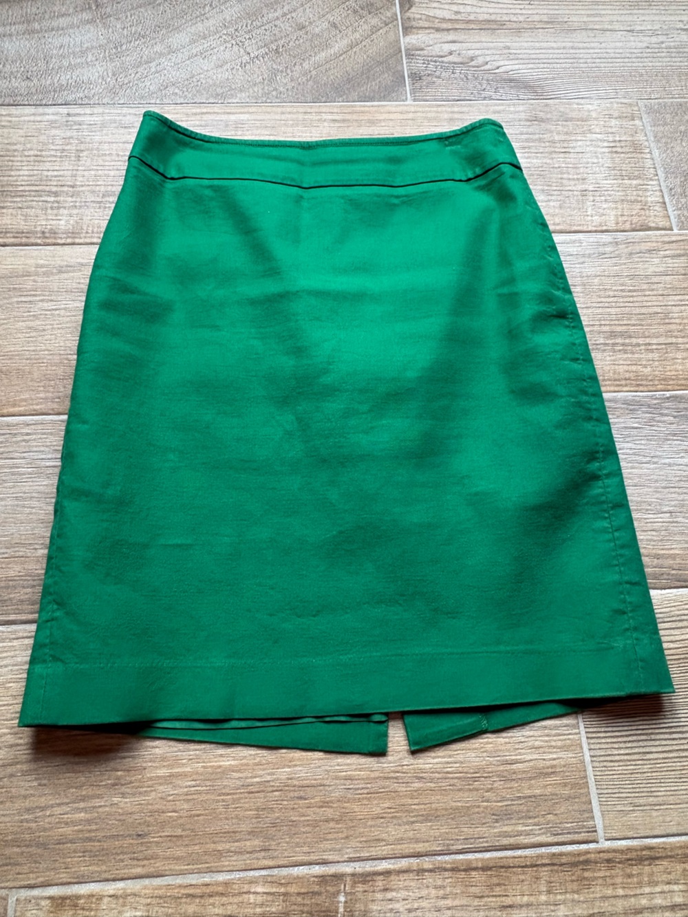 Ann Taylor Emerald Green Tailored Skirt, Back Slit, Lined Size 6